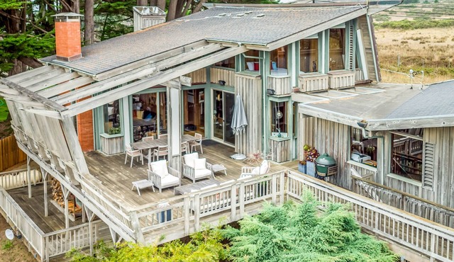 Stylish Oceanfront Home with Stunning Bluff Views, Deck & Veranda - Near Beaches