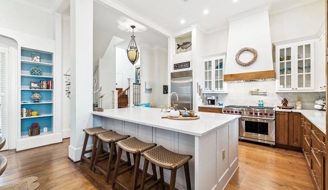 Stylish WaterColor Getaway with Carriage House, Screened Porch and Bikes