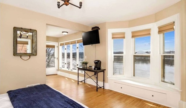 Suite #2 - Panoramic River Views - King w/Balcony