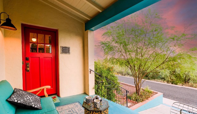 Sunny Historic Cottage+Wineries+Outdoor Living+Verde Train+Holiday Availability