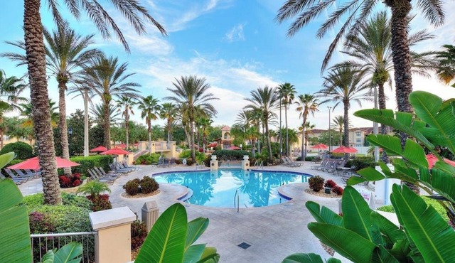 Sunny Paradise: Your Ultimate Disney Escape Just Miles from the Magic!