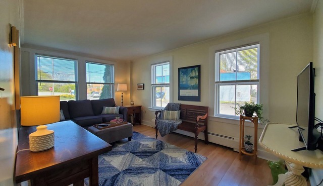 Sunrise Suite, near Rockland Harbor, walk to DT