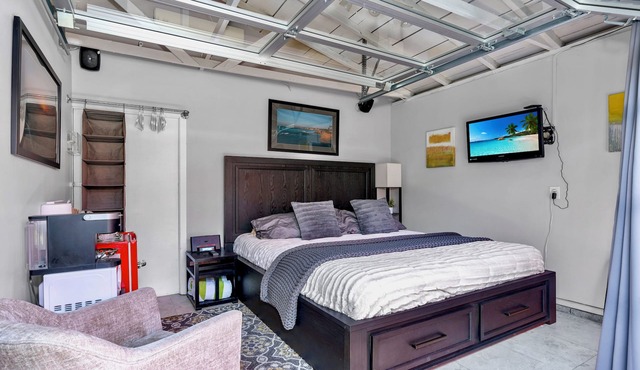 Sunset Cliffs Studio located 4 houses in from the water