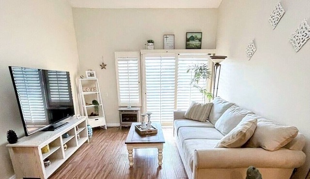 Sunset View Condo *Two Free Parking *Central Location