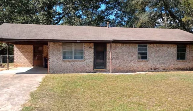 Sweet Monroe is in a safe neighborhood close to amenities