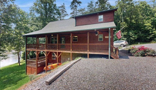 Talking River Chalet in Murphy