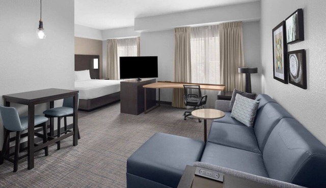 Tampa Bay Comfort: Spacious Suites with Free Hot Breakfast | 2 Units