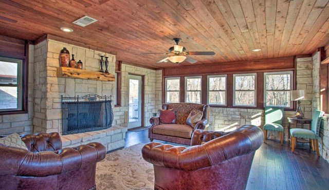 Texas Abode with Pool about 25 Miles to Lake Texoma!