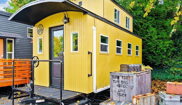The Arthur - Custom Tiny Home w/Train Vibe
