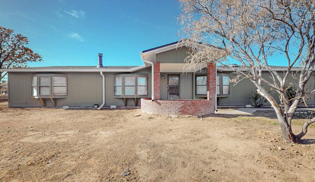 The Cozi Mountainview Corner! Spacious 4-bedroom house in charming Albuquerque.