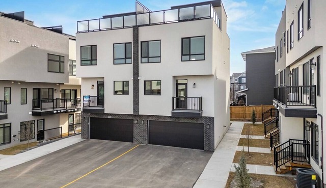 The Elevated Escape 5B w/Rooftop, Parking x4, AC