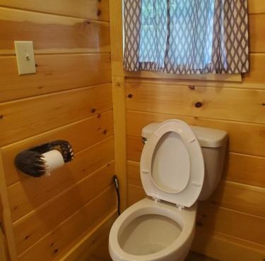 The Frontier - An Amish Built Deluxe Cabin