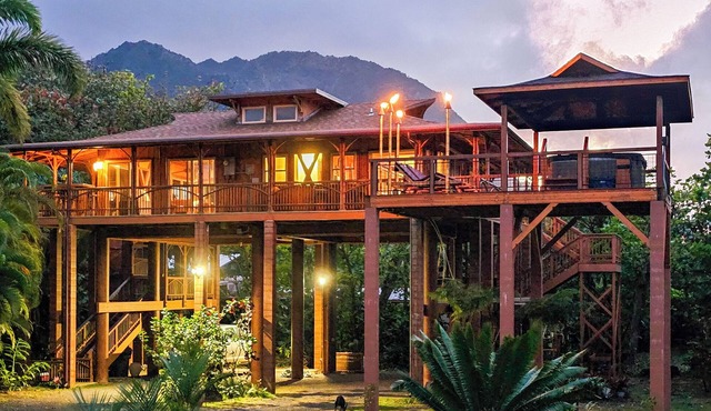 The Iconic Bamboo House~Hot Tub~Panoramic Views~AC