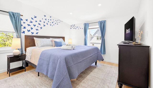 The Milton Manor 5BR 2BA - Sleeps 10 - Unit 2