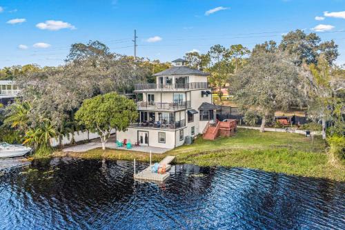 The Roller Coaster River Retreat