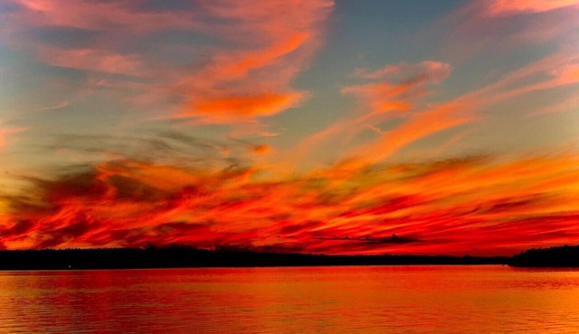 The sunset cottage on Pushaw Lake!