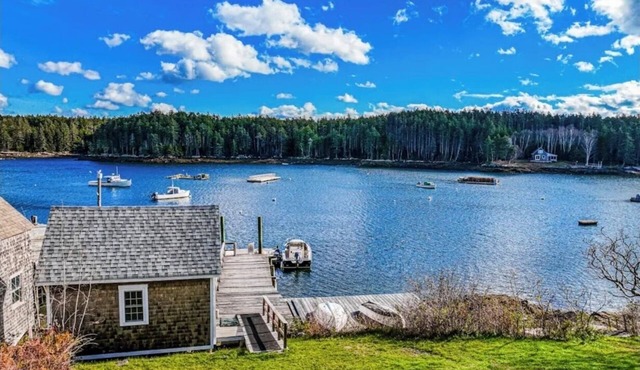 "THE WAY LIFE SHOULD BE" WATERFRONT OASIS/ HARBOR VIEWS AND A SHARED DOCK.