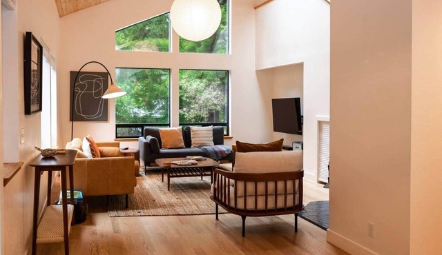 The Wild Kindness: Modern Seclusion in a 3bd home