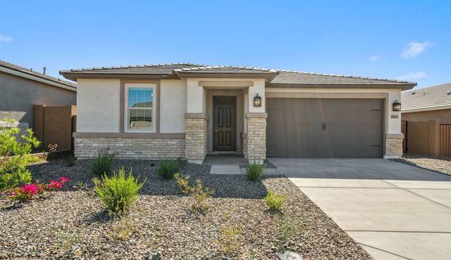 This charming, single-level home in Gold Canyon is your ticket to comfort & ease