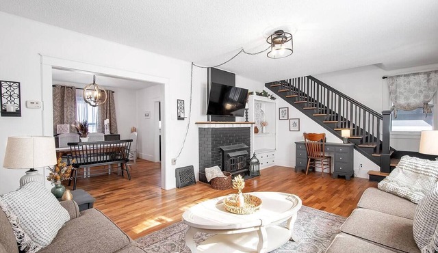 This house is a 2 bedroom(s), 1 bathrooms, located in Augusta, KS.