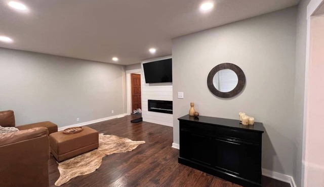 This house is a 5 bedroom(s), 2 bathrooms, located in Rose Hill, KS.