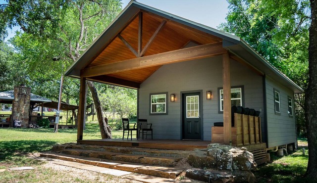 Tiny Home in Canyon Lake 5 mins to Lake & River, Prime Area, Pet Friendly