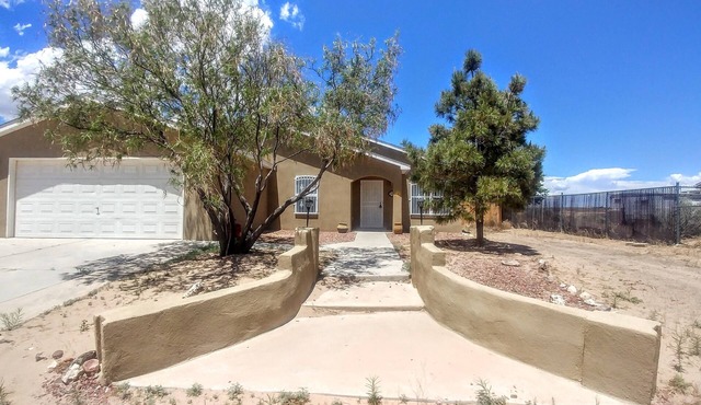 Tranquil & peaceful yet close to so much. Pet Friendly. Spacious inside & out.