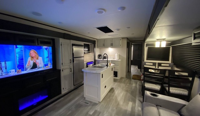Tranquil, Relaxing Country Setting - 1BR RV