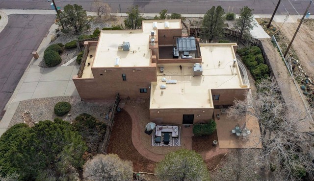 Tranquil Trails- Spacious, Rooftop Deck, Pet Friendly, 2 Car Garage, 75 Inch TV