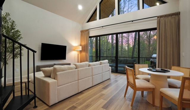 Treetop Windows · Hot Tub · Forest Views | Luxe
