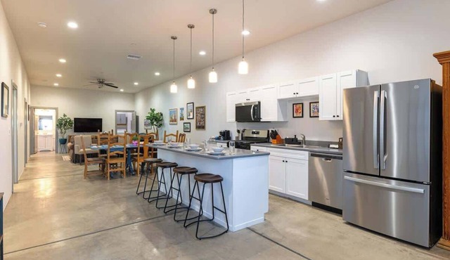 Tucson Summer Base | 4BR Modern Duplex Retreat