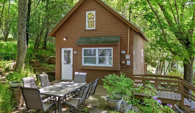 Two-Level Unit w/Patio, Deck, Firepit, Private Washer/Dryer, and Free WiFi