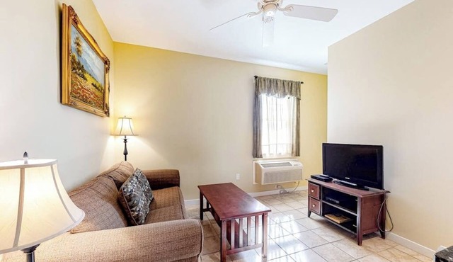 Two Neighboring Suites, Each w/WiFi, Two TVs, and Central AC - Near Acadia