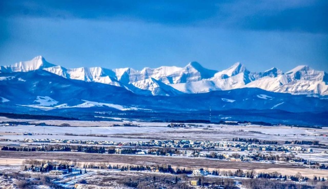 Unbelievable Panoramic Mountain Views | Downtown Views | 50 Mins to Canmore