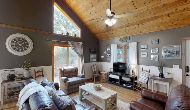 Unwind & Refresh at Memories Made Cabin