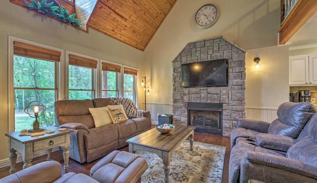 Updated Cabin on White River by Boat Landing!