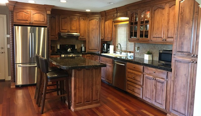 UPDATED: Mtn Top Upscale 4br with hot tub, Sauna, Jacuzzi, Mtn Views