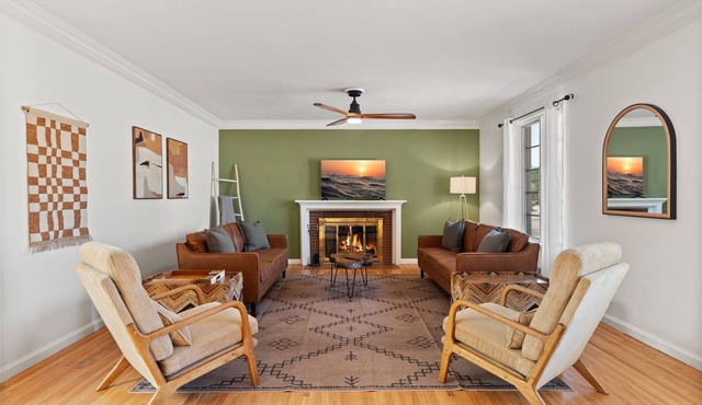 Updated Spacious 4-bedroom house near Nob Hill and UNM. in Albuquerque