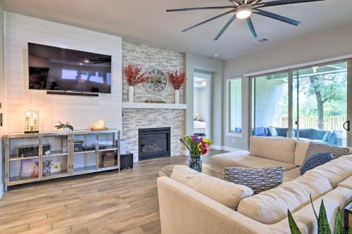 Upscale Austin Area Escape: Families Welcome!