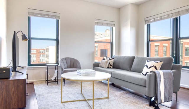 Upscale Logan Circle 2BR w/Gym, W/D & Pool, walk to bars, by Blueground