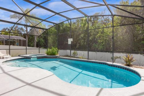 Upstay Home w Pool Hot Tub & Patio - Pet Friendly