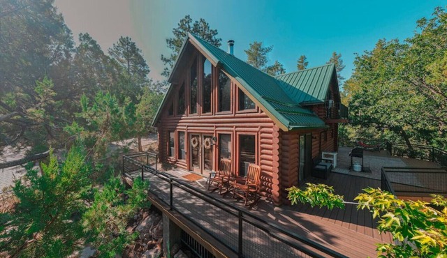 Vevee's Pine A-Frame Retreat