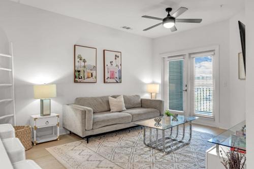 Vibrant 1 Bedroom Paradise Pool and Gym Bliss