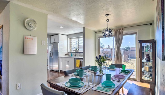 Vibrant ABQ Adobe Den: Mtn Views, Walk to Park!