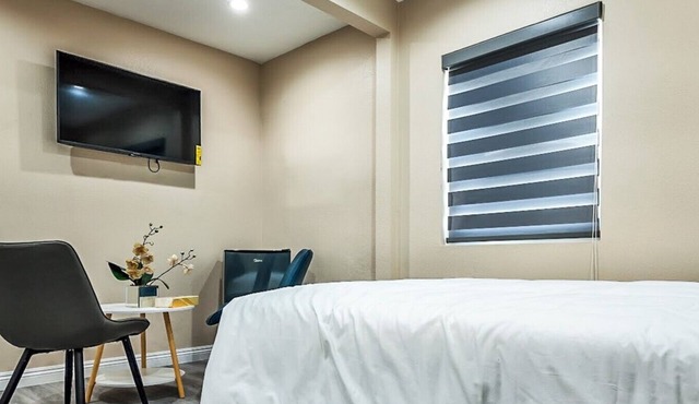 @ View - Queen Bed & Bathroom