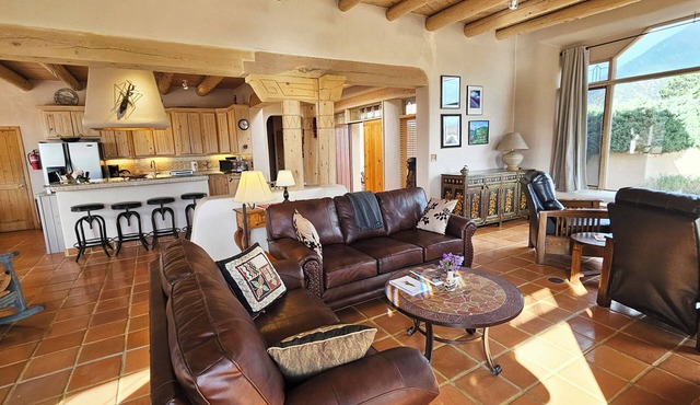 Vista del Salto is a lovely 3 bedroom 2 bath home that sleeps 6 guests