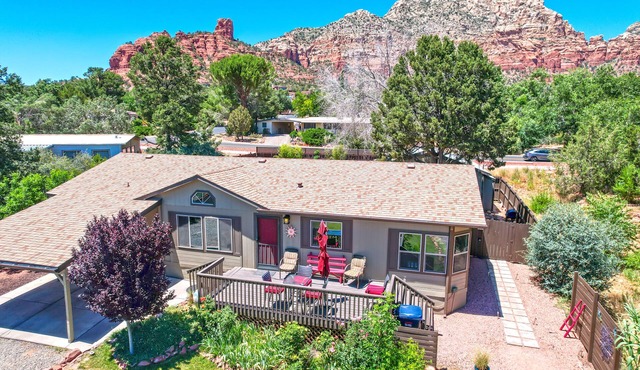 W. Sedona 3 bd w/HOT TUB! Walk to Trails!
