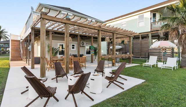 Walk to Beach, BBQ Patio Area, Community Pool, Games: Beach Soulcation