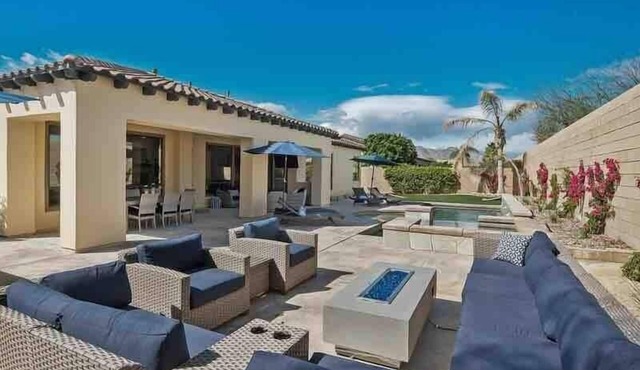Walk to Festivals From a Modern Dream House Near La Quinta