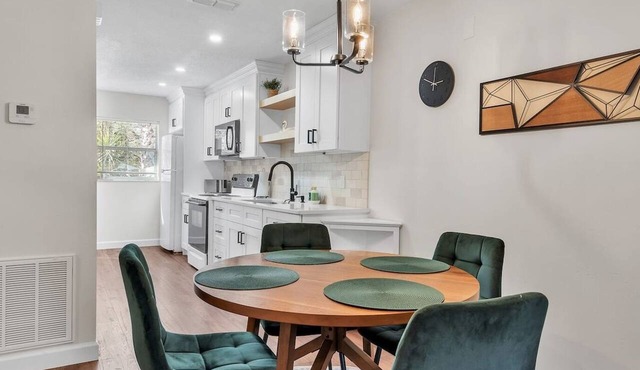 Walk to Lake Hunter | King Bed | Near Downtown